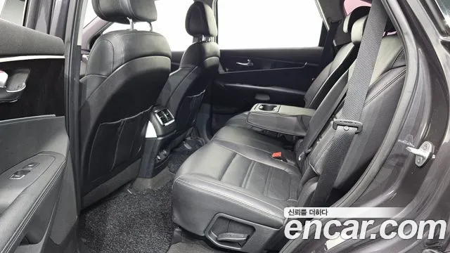 Kia Sorento — фото 11