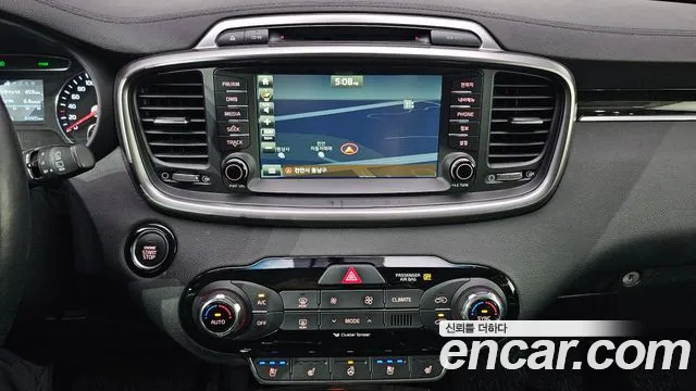 Kia Sorento — фото 16