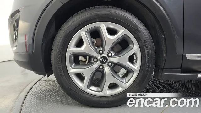 Kia Sorento — фото 5