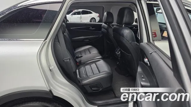 Kia Sorento — фото 11