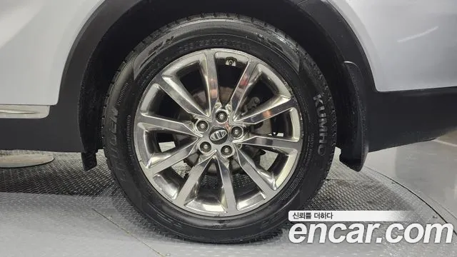 Kia Sorento — фото 21
