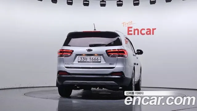 Kia Sorento — фото 3