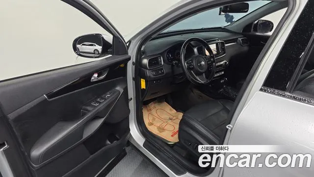 Kia Sorento — фото 9