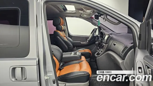 Hyundai Starex — фото 11
