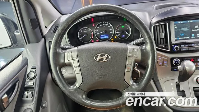 Hyundai Starex — фото 13