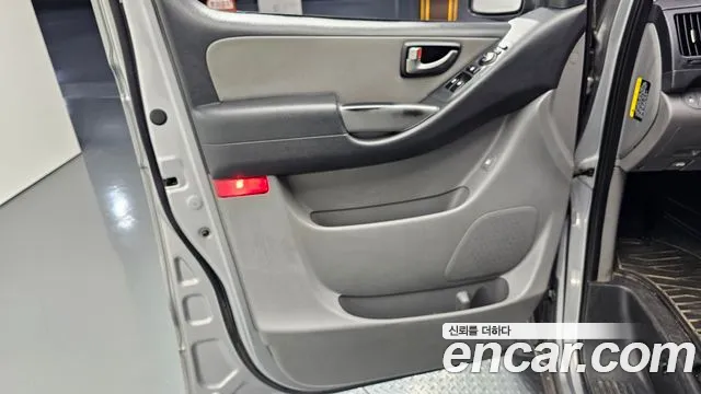 Hyundai Starex — фото 28