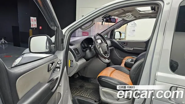 Hyundai Starex — фото 10