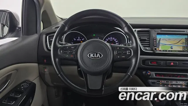 Kia Carnival — фото 16