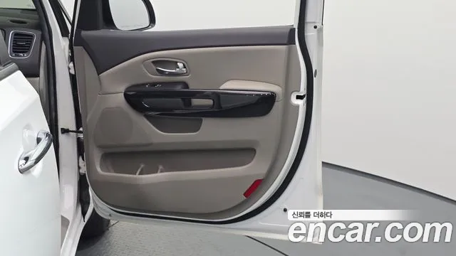 Kia Carnival — фото 25
