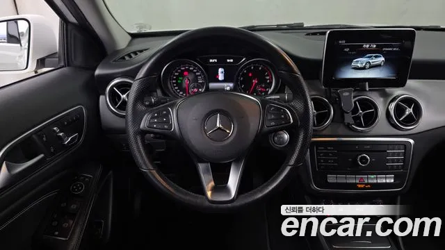 Mercedes-Benz GLA-Class — фото 12