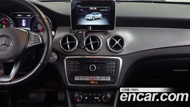 Mercedes-Benz GLA-Class — фото 13