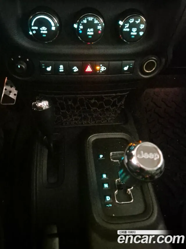 Jeep Wrangler — фото 9