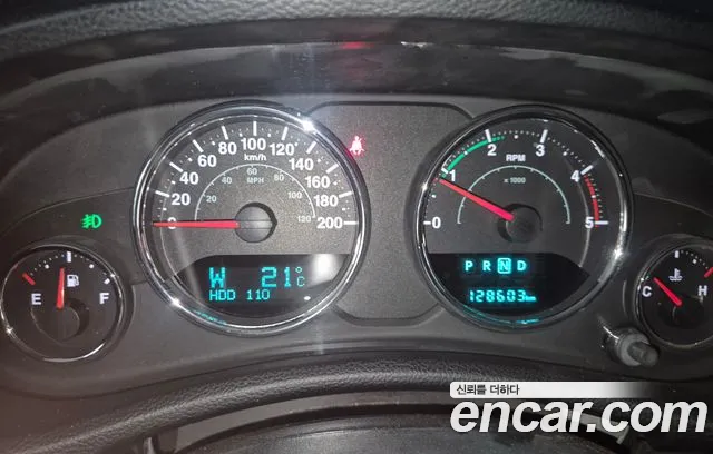 Jeep Wrangler — фото 10
