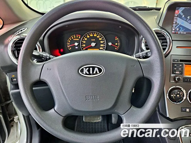 Kia Carens — фото 13