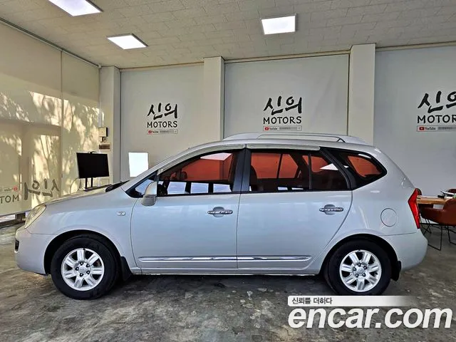 Kia Carens — фото 5