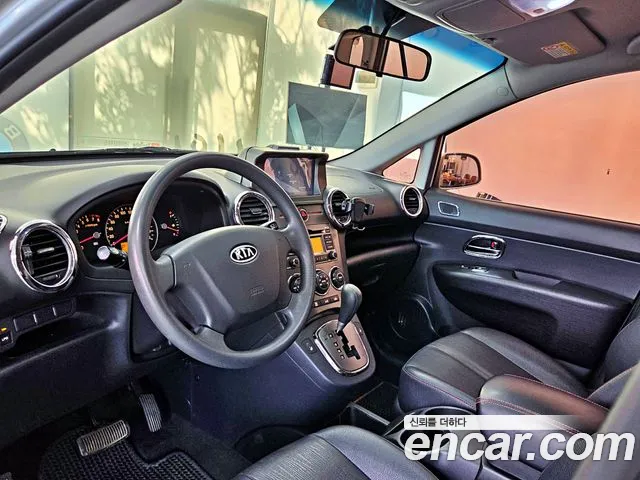 Kia Carens — фото 9