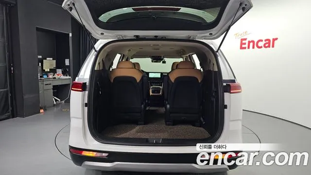 Kia Carnival — фото 17