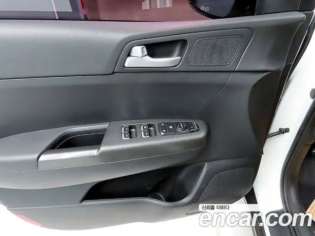 Kia Sportage — фото 12