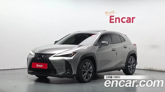 Lexus UX — фото 1