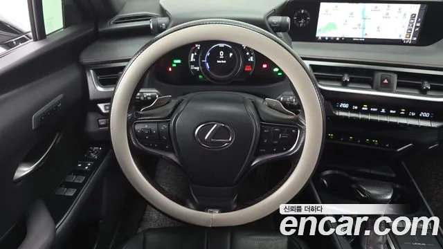 Lexus UX — фото 14