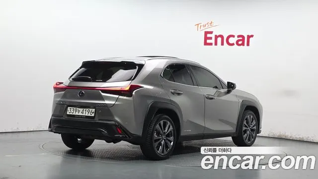 Lexus UX — фото 2