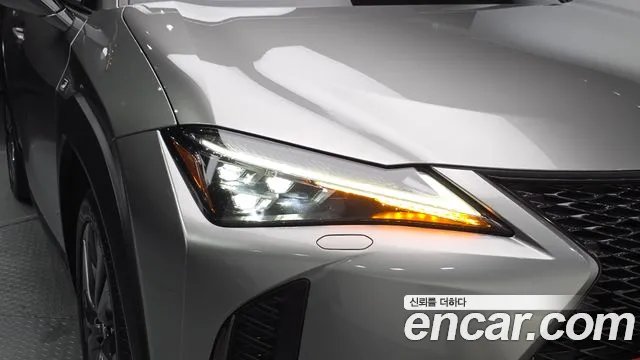 Lexus UX — фото 22