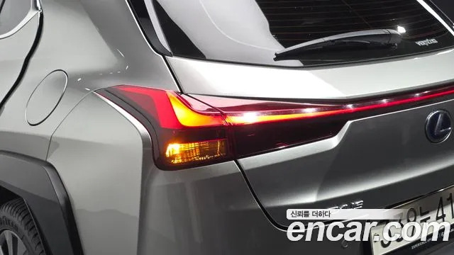Lexus UX — фото 23