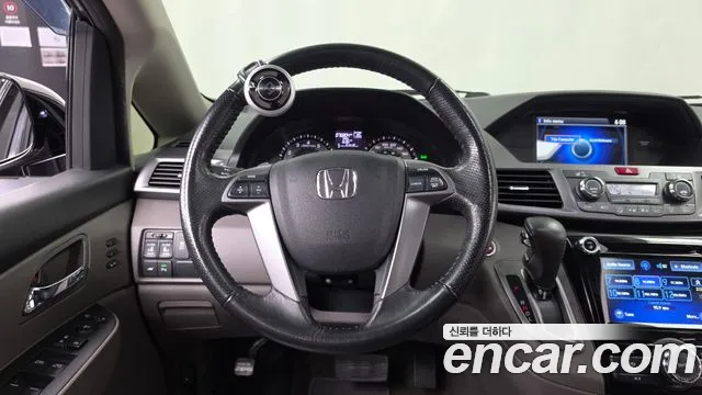 Honda Odyssey — фото 12