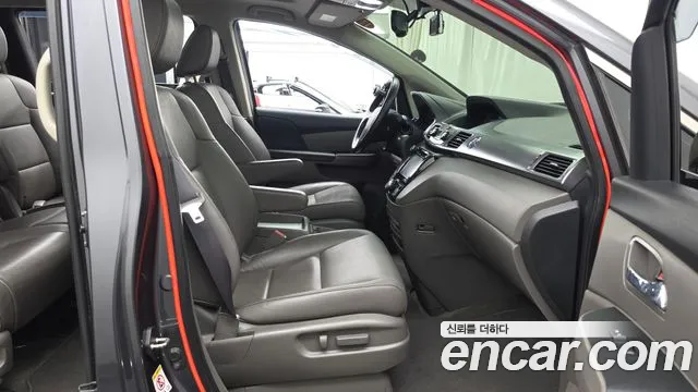 Honda Odyssey — фото 10