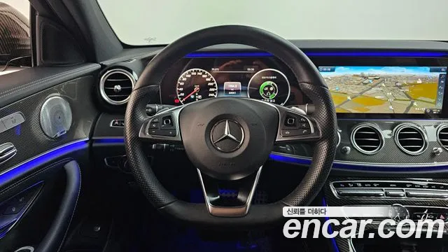 Mercedes-Benz E-Class — фото 14