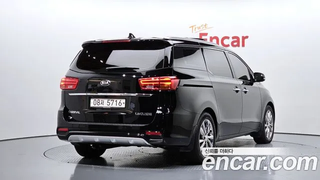Kia Carnival — фото 1