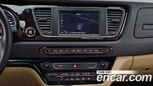 Kia Carnival — фото 12