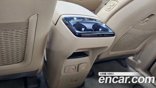 Kia Carnival — фото 15
