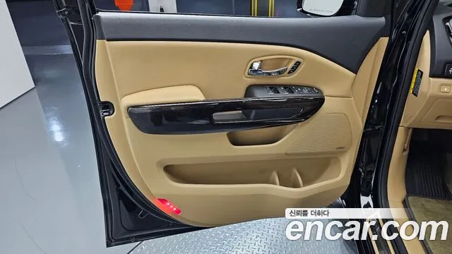 Kia Carnival — фото 23