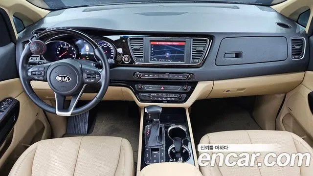 Kia Carnival — фото 6