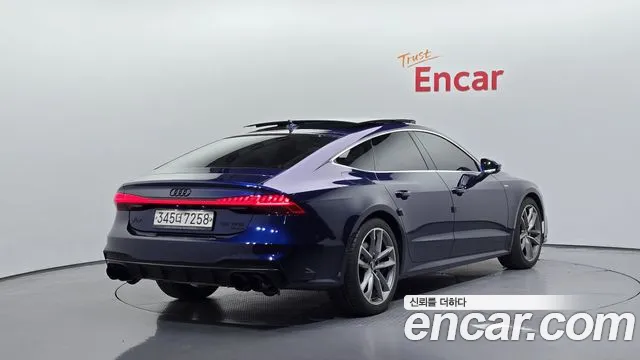Audi A7 — фото 1