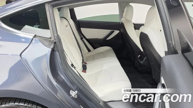 Tesla Model 3 — фото 12