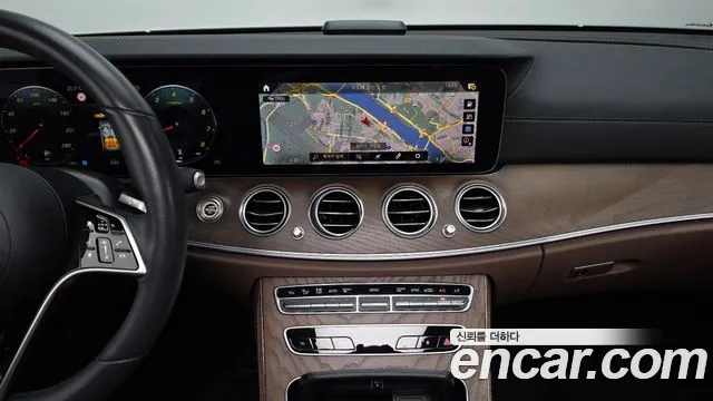 Mercedes-Benz E-Class — фото 14
