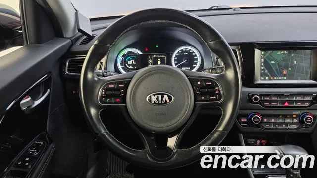 Kia Niro — фото 16