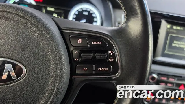 Kia Niro — фото 19