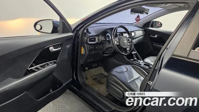 Kia Niro — фото 10