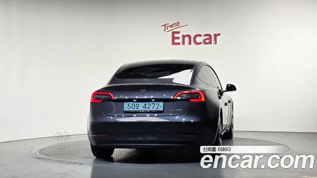 Tesla Model 3 — фото 4