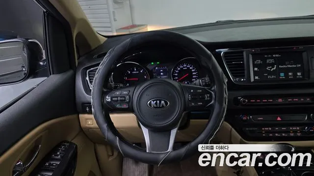Kia Carnival — фото 13