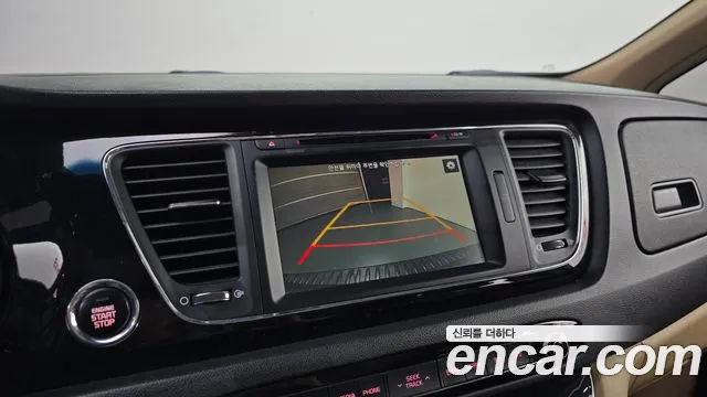 Kia Carnival — фото 15