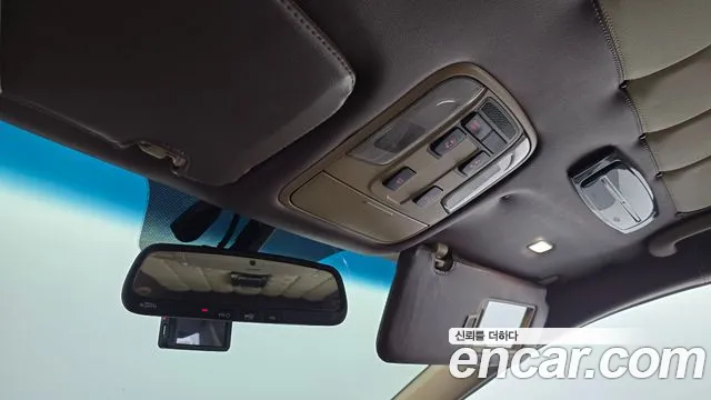 Kia Carnival — фото 16