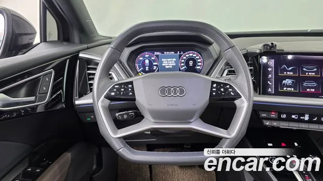 Audi Q4 e-tron — фото 12