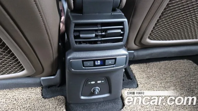 Audi Q4 e-tron — фото 18