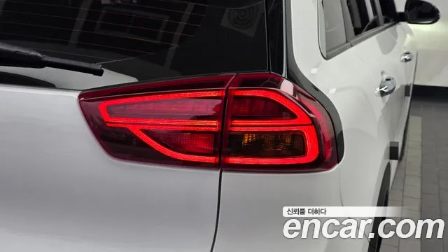 Kia Niro — фото 23