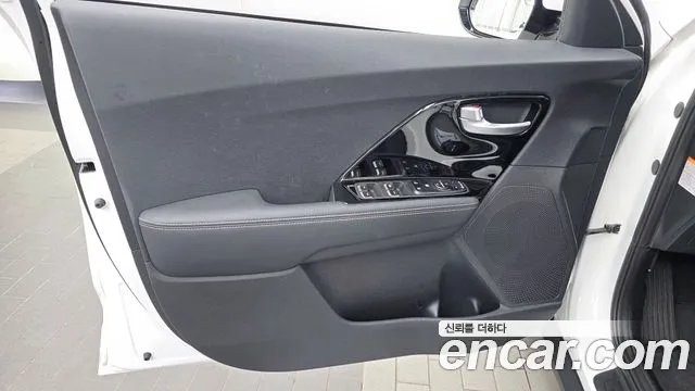 Kia Niro — фото 24