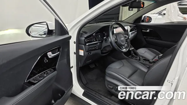 Kia Niro — фото 10